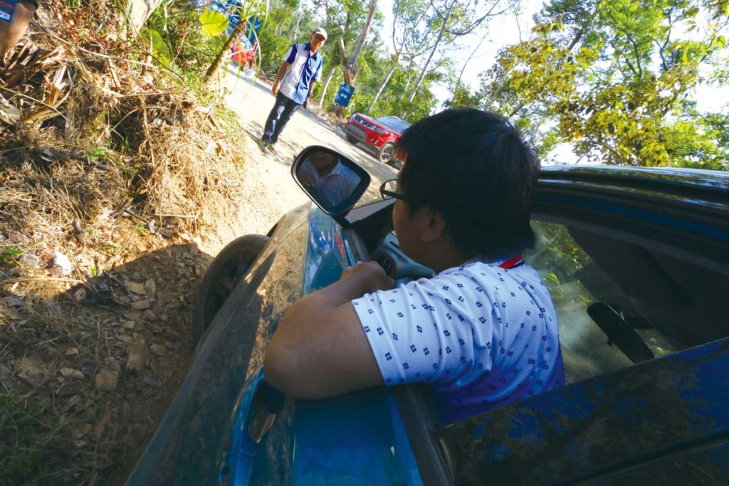 教練:「這關開太快會翻車!」幸好1.4升渦輪引擎,不僅扭力充沛還很好掌控。