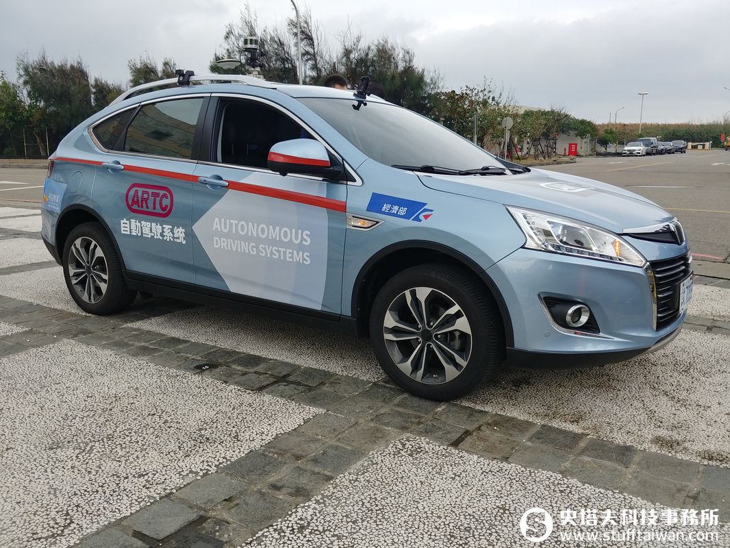 手機一按無人車自動載你到定點!ARTC展示自駕車雙模式