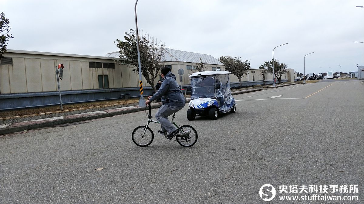 手機一按無人車自動載你到定點!ARTC展示自駕車雙模式