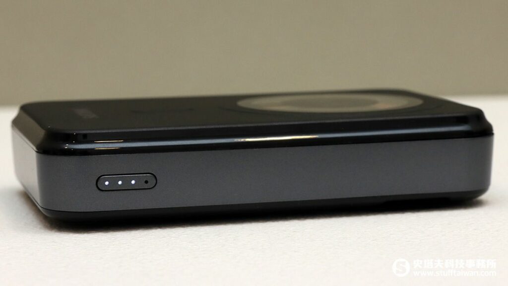 Philips 飞利浦 10000mAh MagSafe 磁吸式 移动电源 Philips 飛利浦磁吸無線快充行動電源充電寶尿袋10,000mAh 隱藏立架