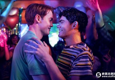 初戀能否跨越遠距離考驗？Netflix電影《戀愛修課：直到永遠》尼克與查理迎來畢業前的最終抉擇